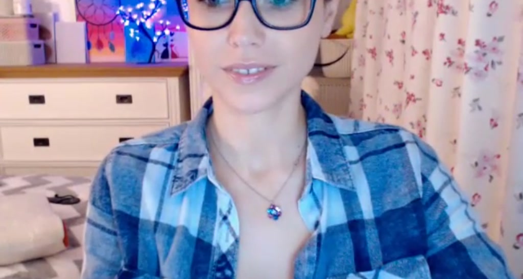 Ami_White video thumbnail