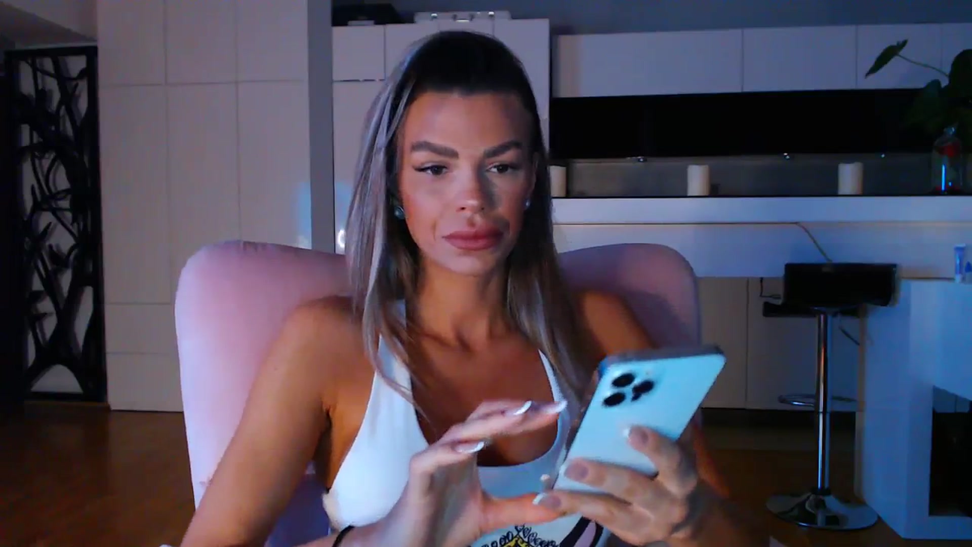 D_y_y video thumbnail