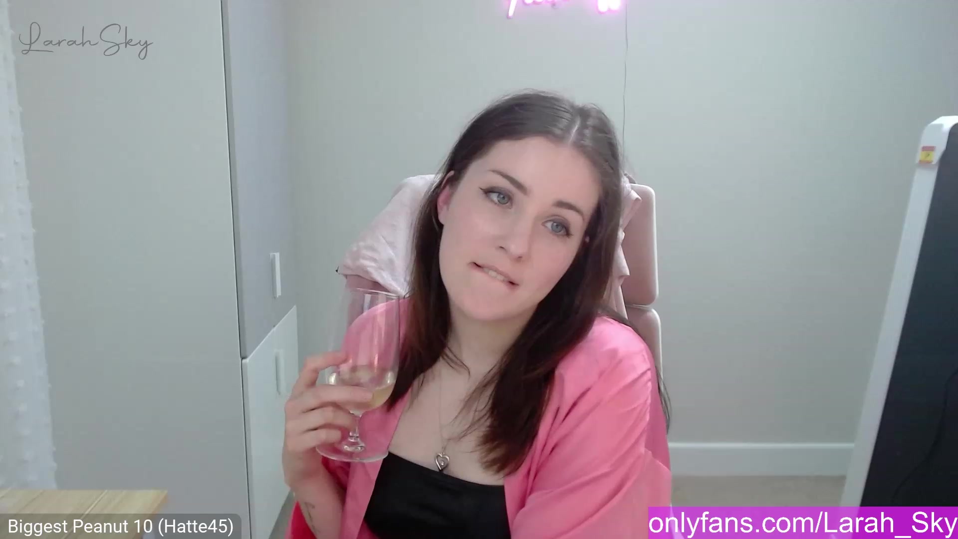 Larah_Sky video thumbnail