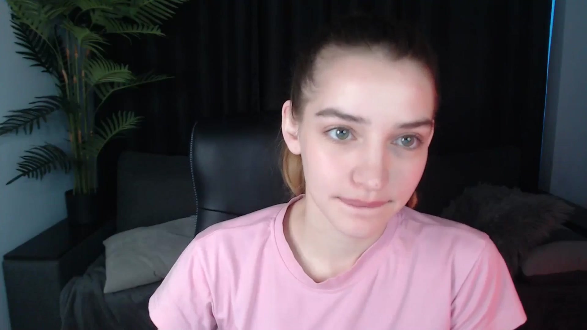 LaraMinx video thumbnail
