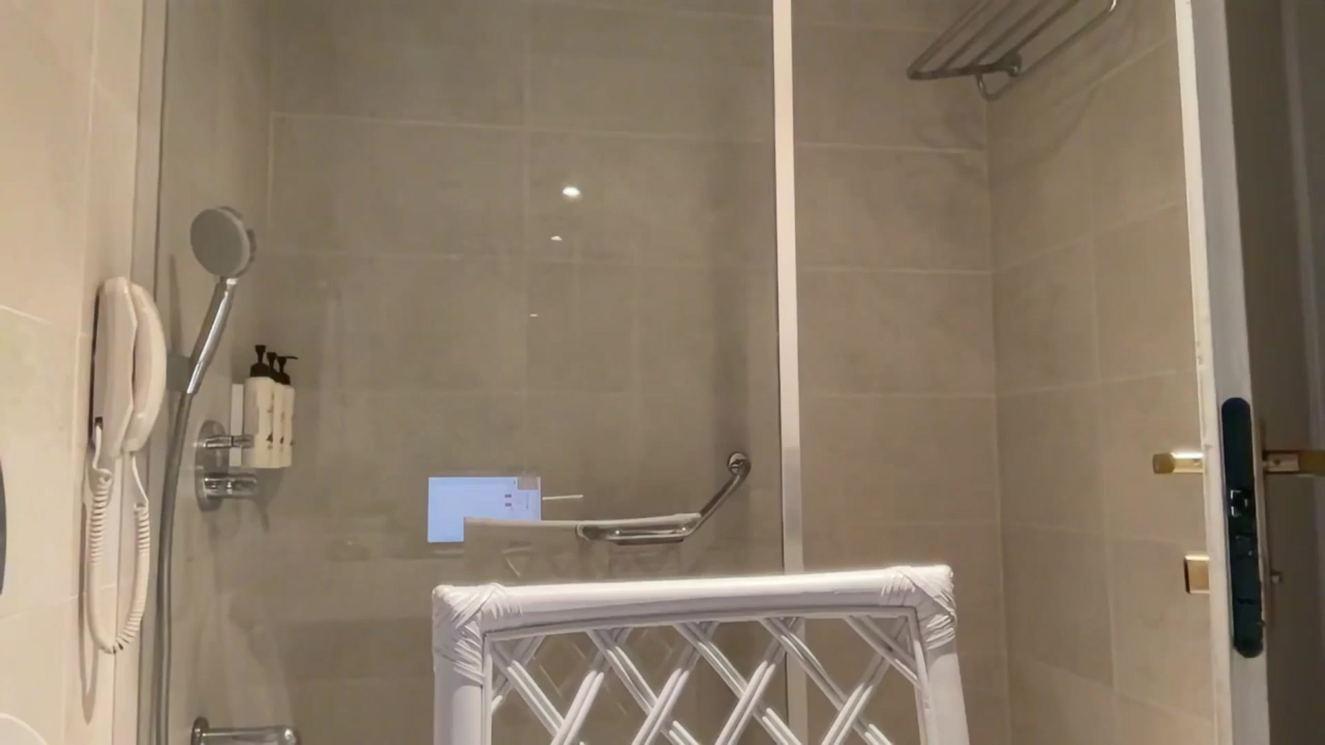 kissfreeze video thumbnail