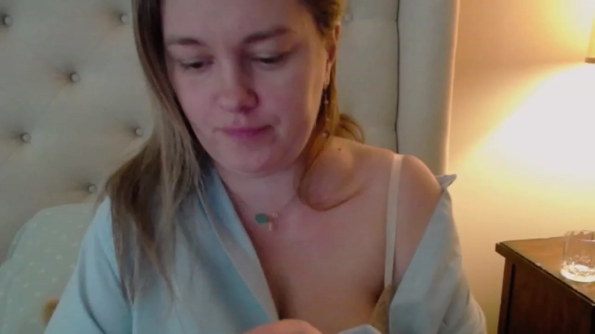 J0llye video thumbnail