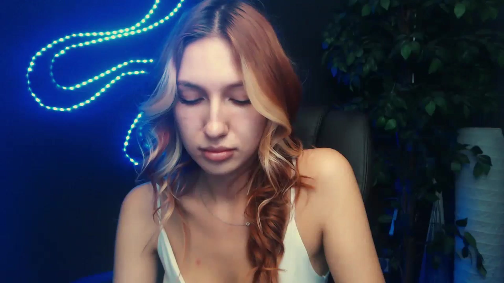 LovelyGin video thumbnail