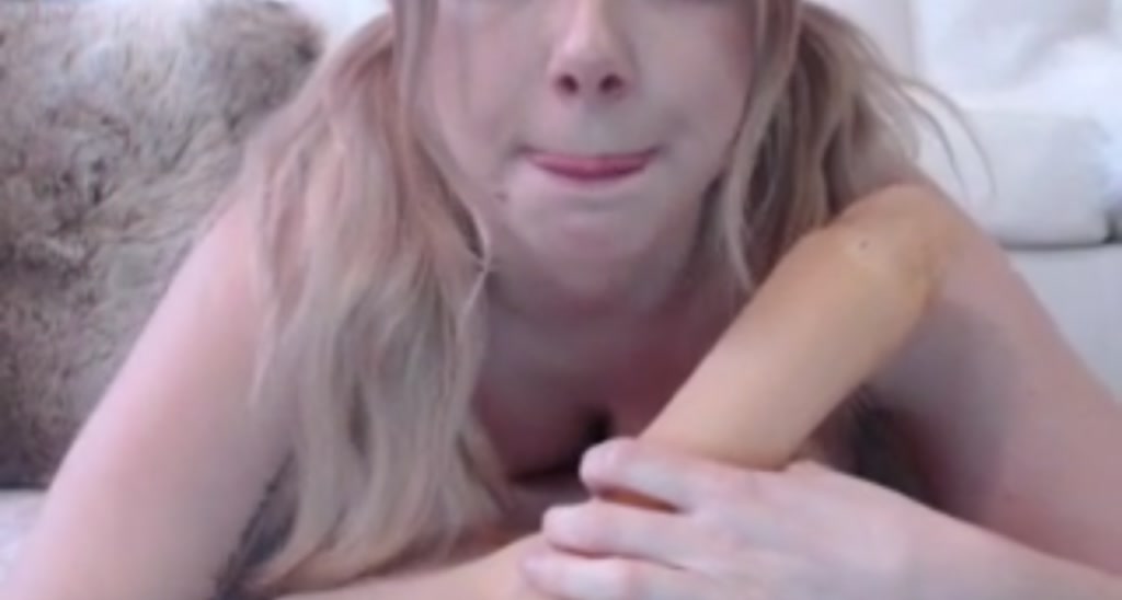 MiniMariah video thumbnail