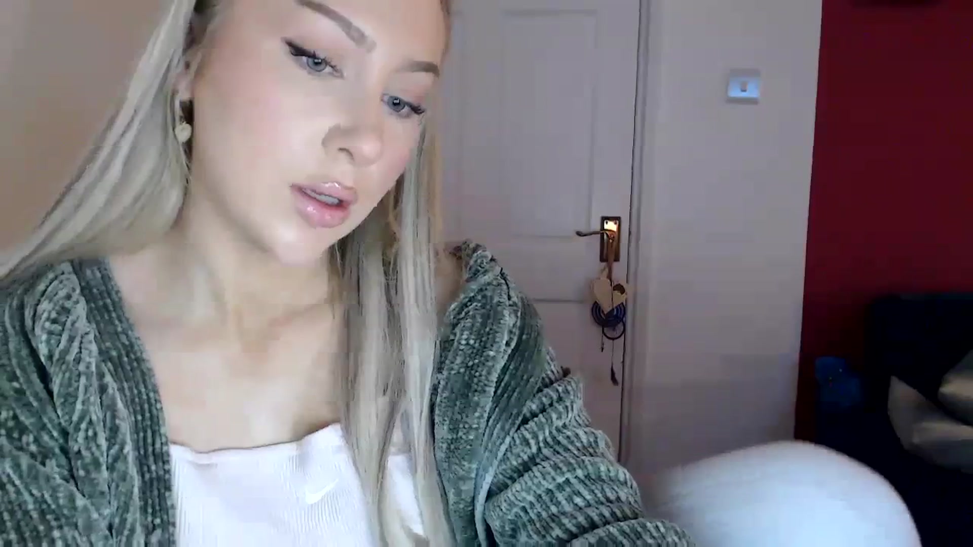 PetiteAvax video thumbnail
