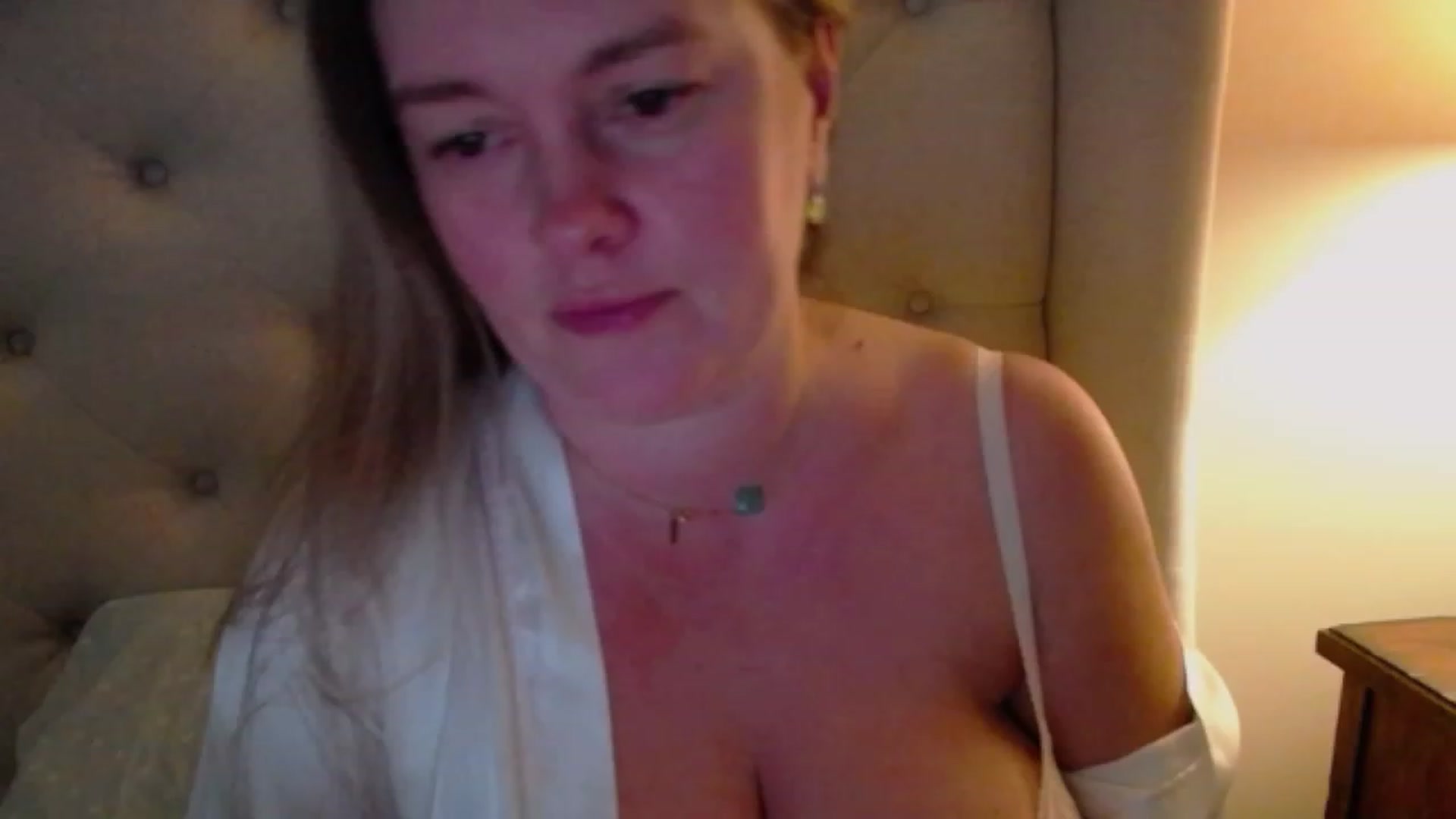 J0llye video thumbnail