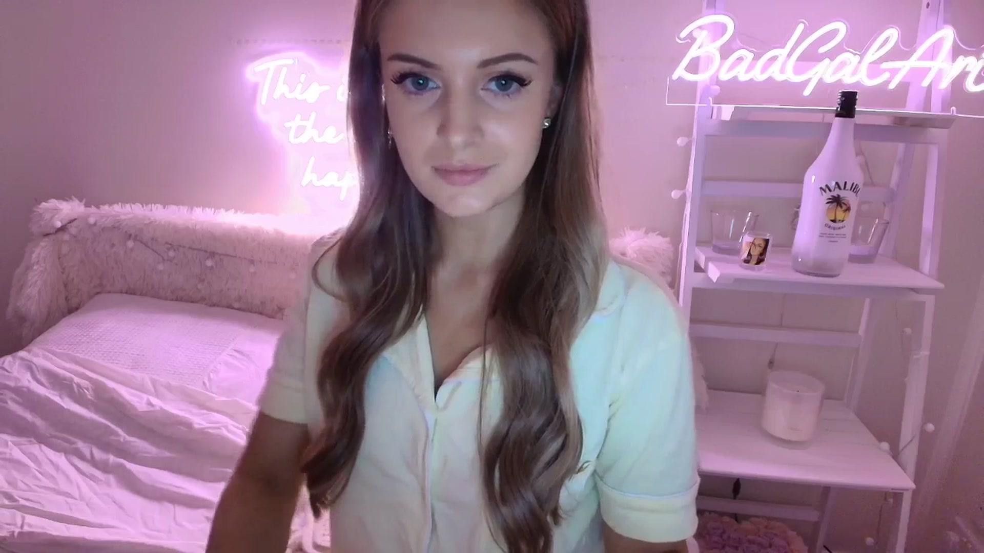 BadGalAri video thumbnail