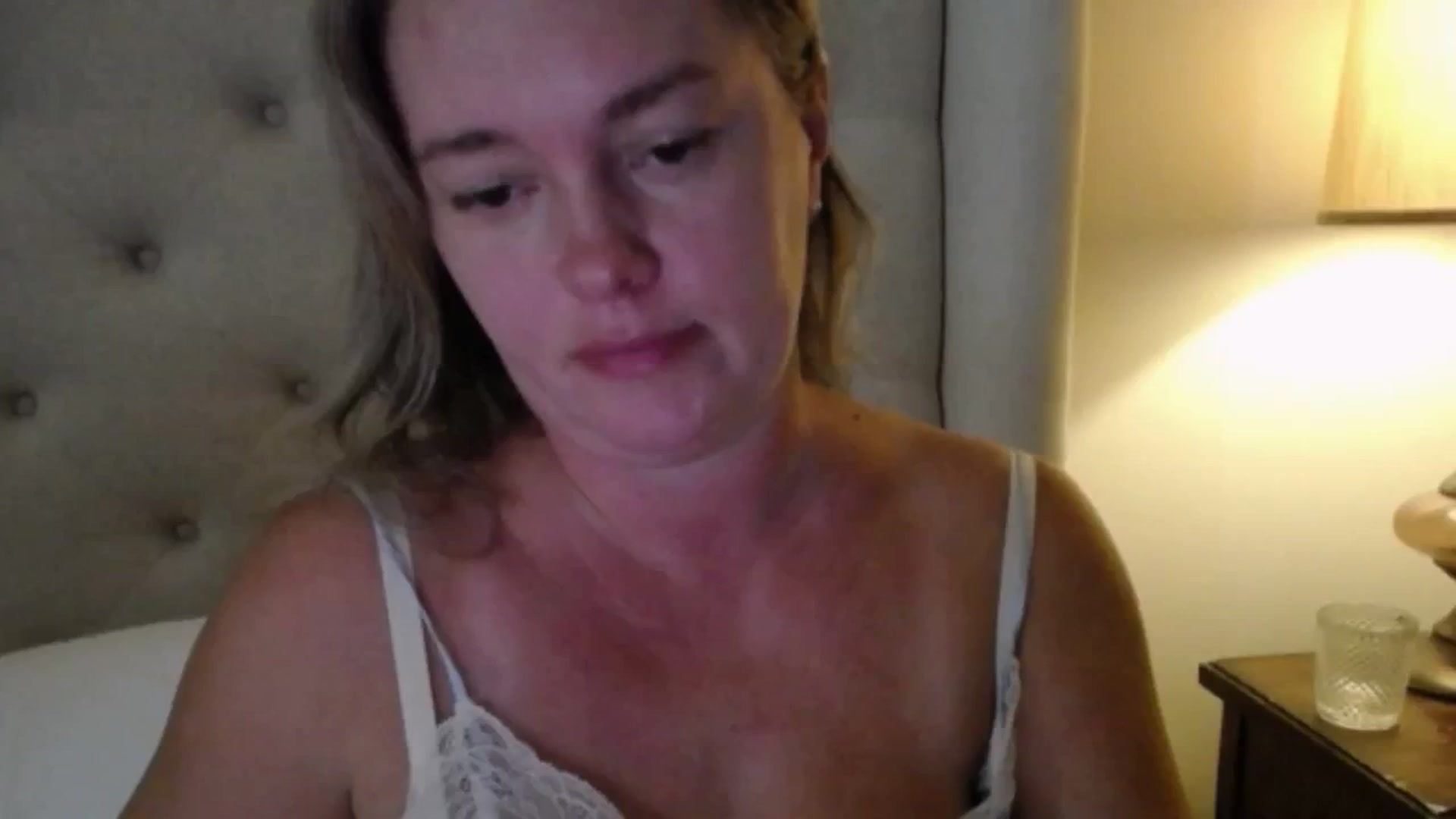 J0llye video thumbnail