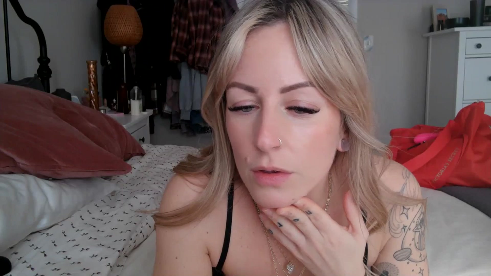 Lena_bee video thumbnail