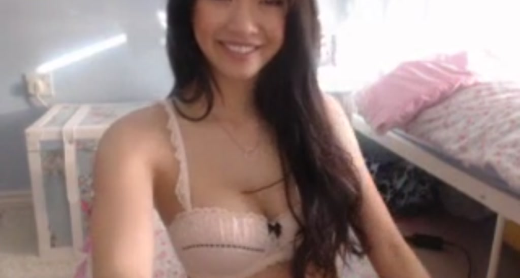 MissReinaT video thumbnail