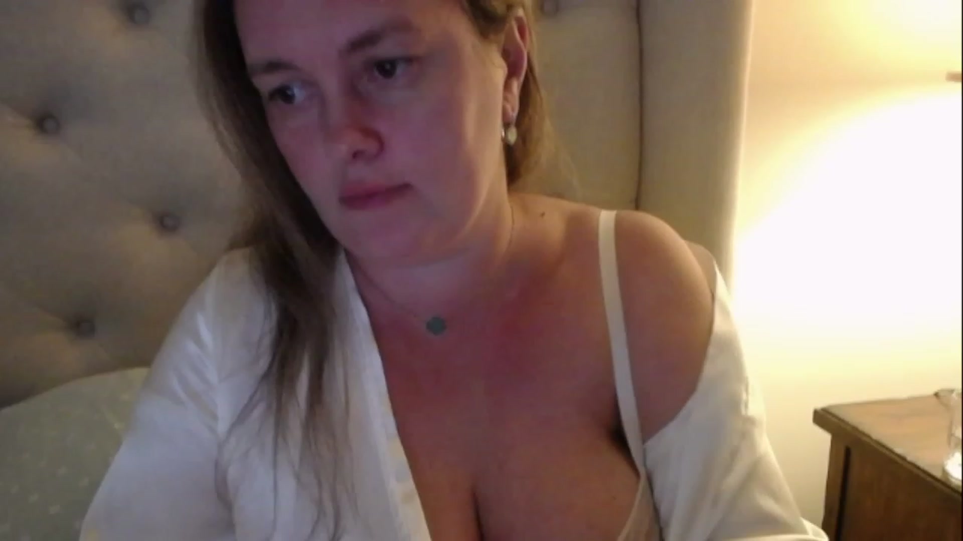 J0llye video thumbnail