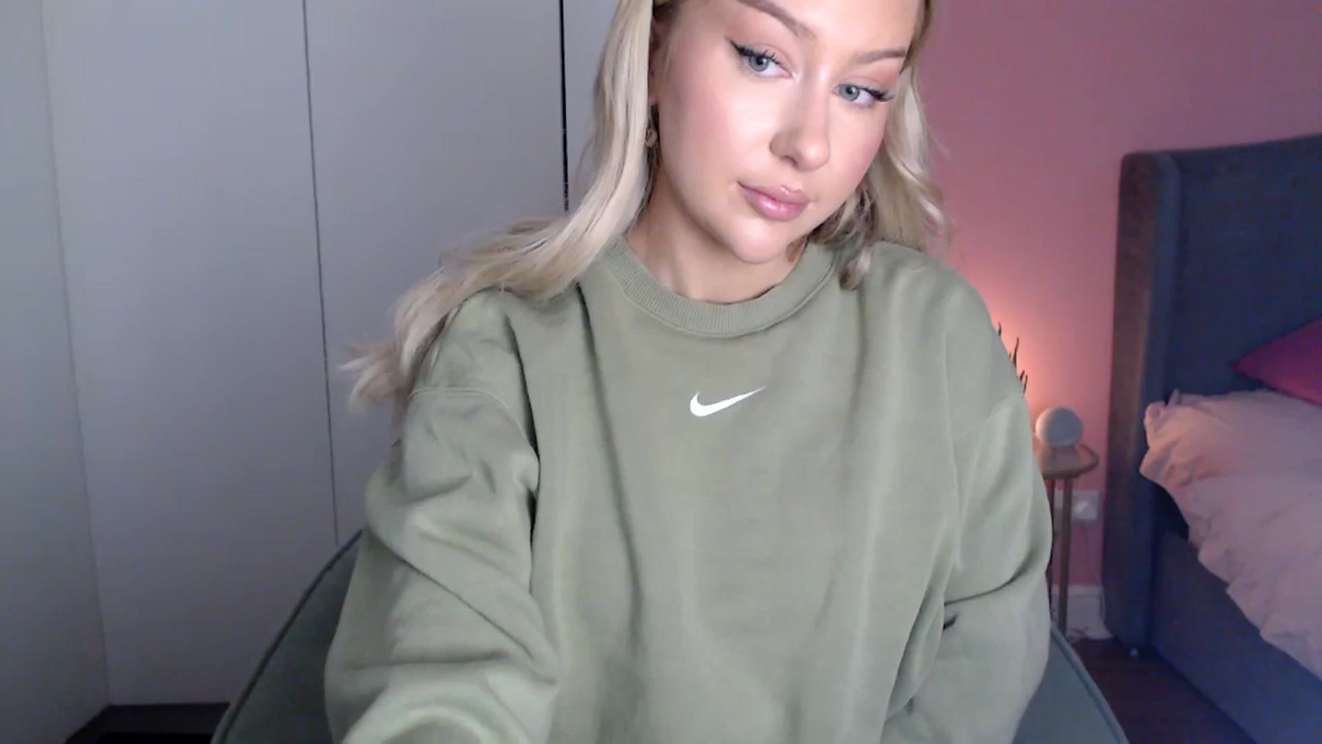 PetiteAvax video thumbnail