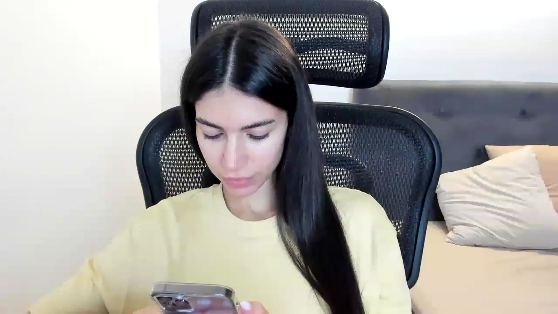 Bee_Bee video thumbnail