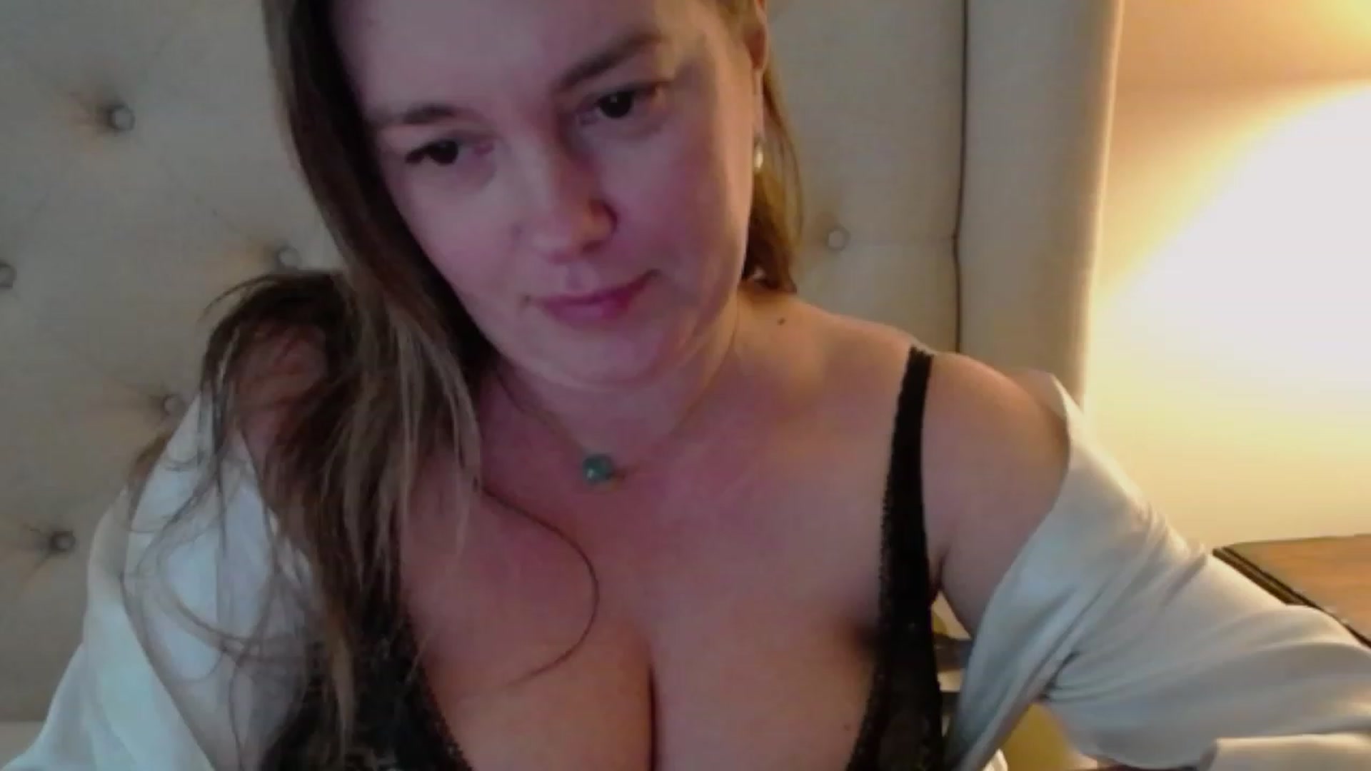 J0llye video thumbnail
