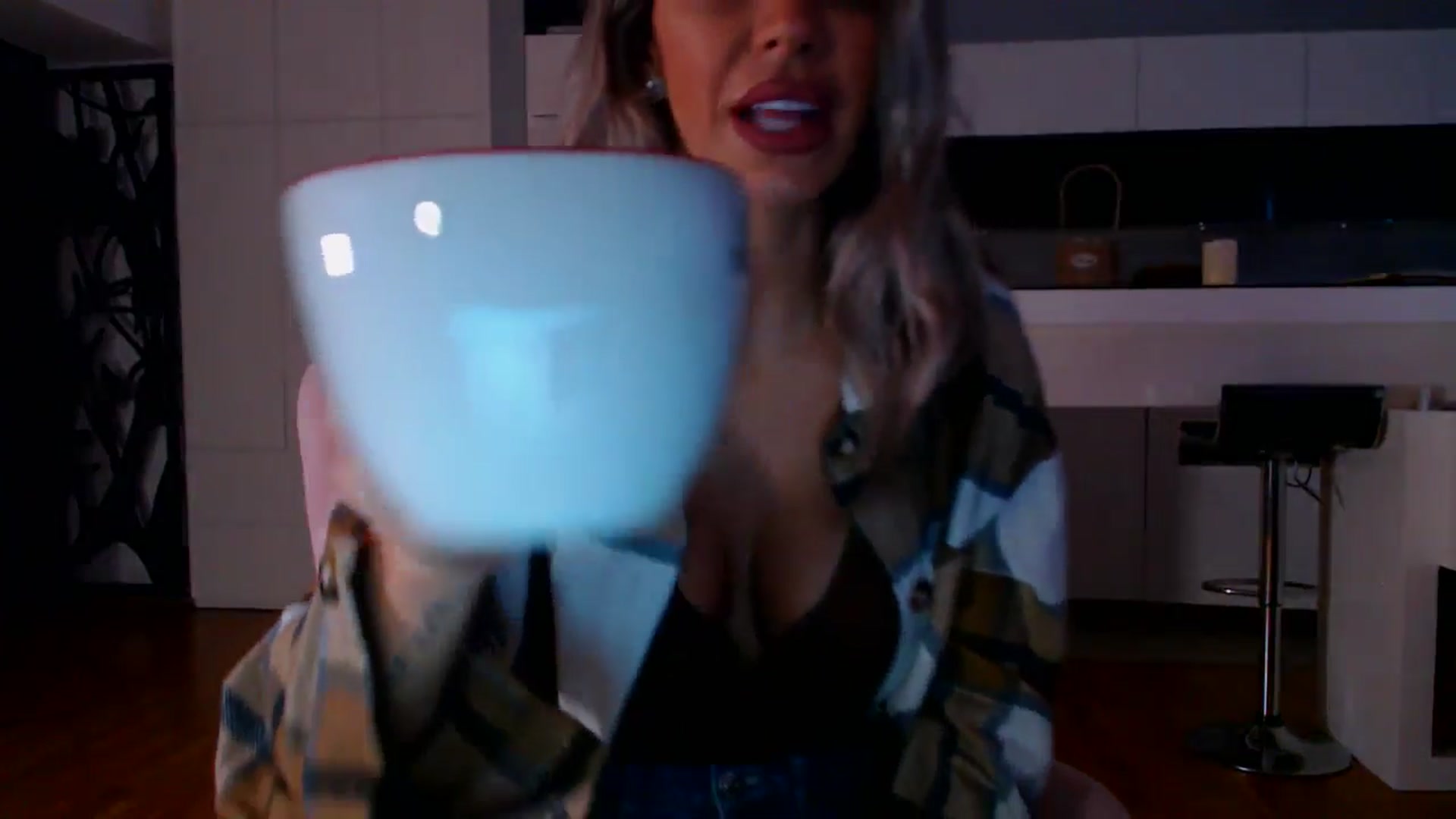 D_y_y video thumbnail