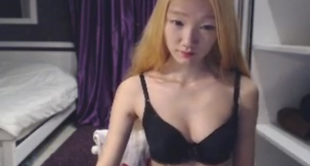 FoxyHyuna video thumbnail
