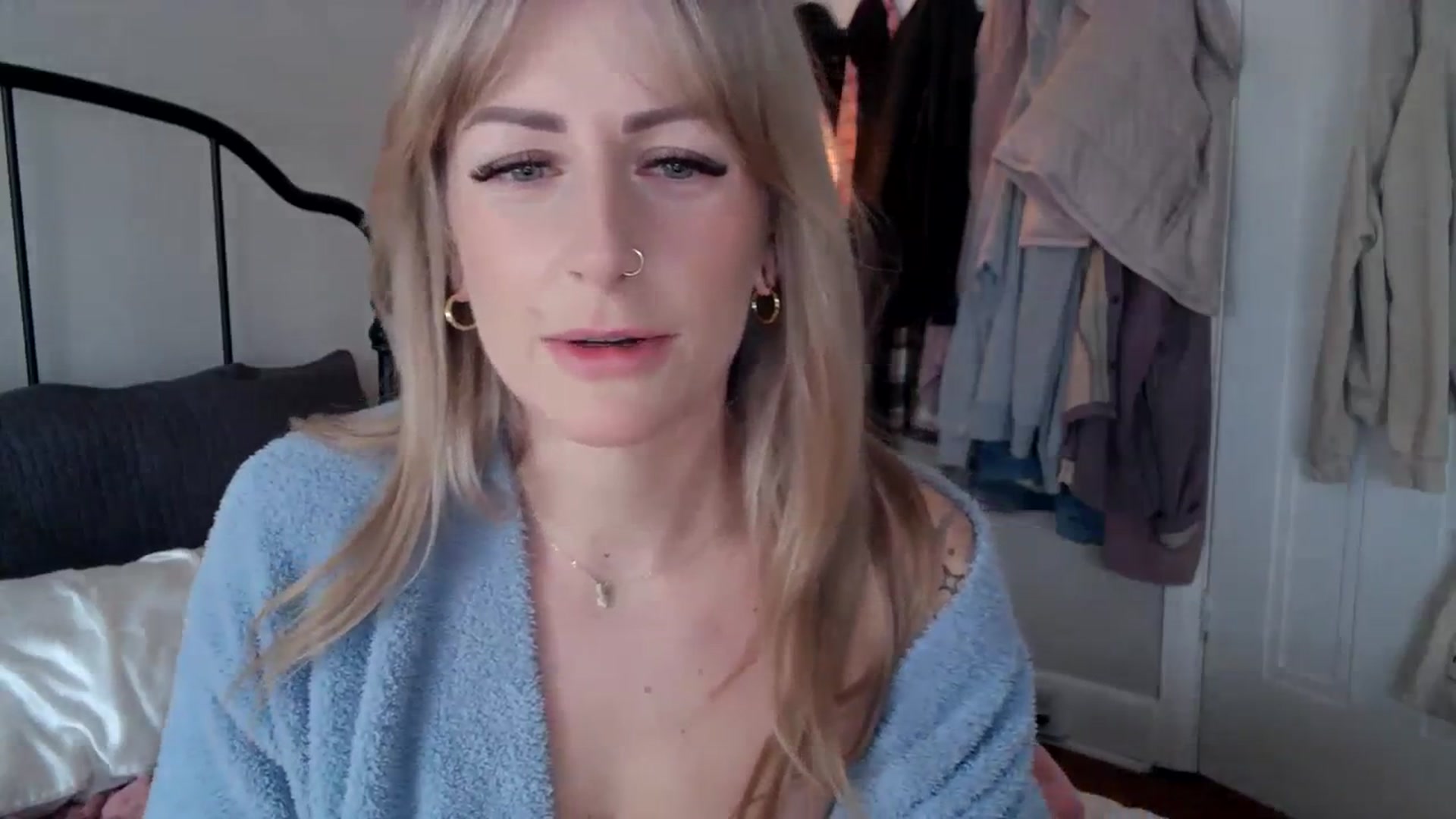 Lena_bee video thumbnail