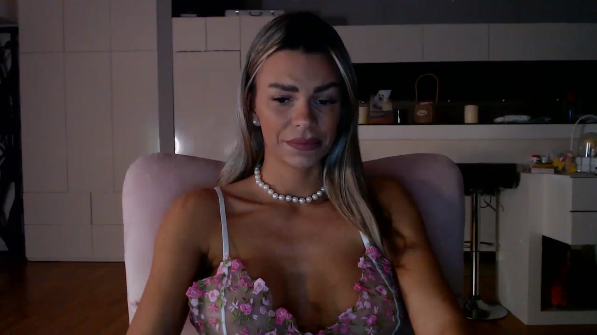 D_y_y video thumbnail