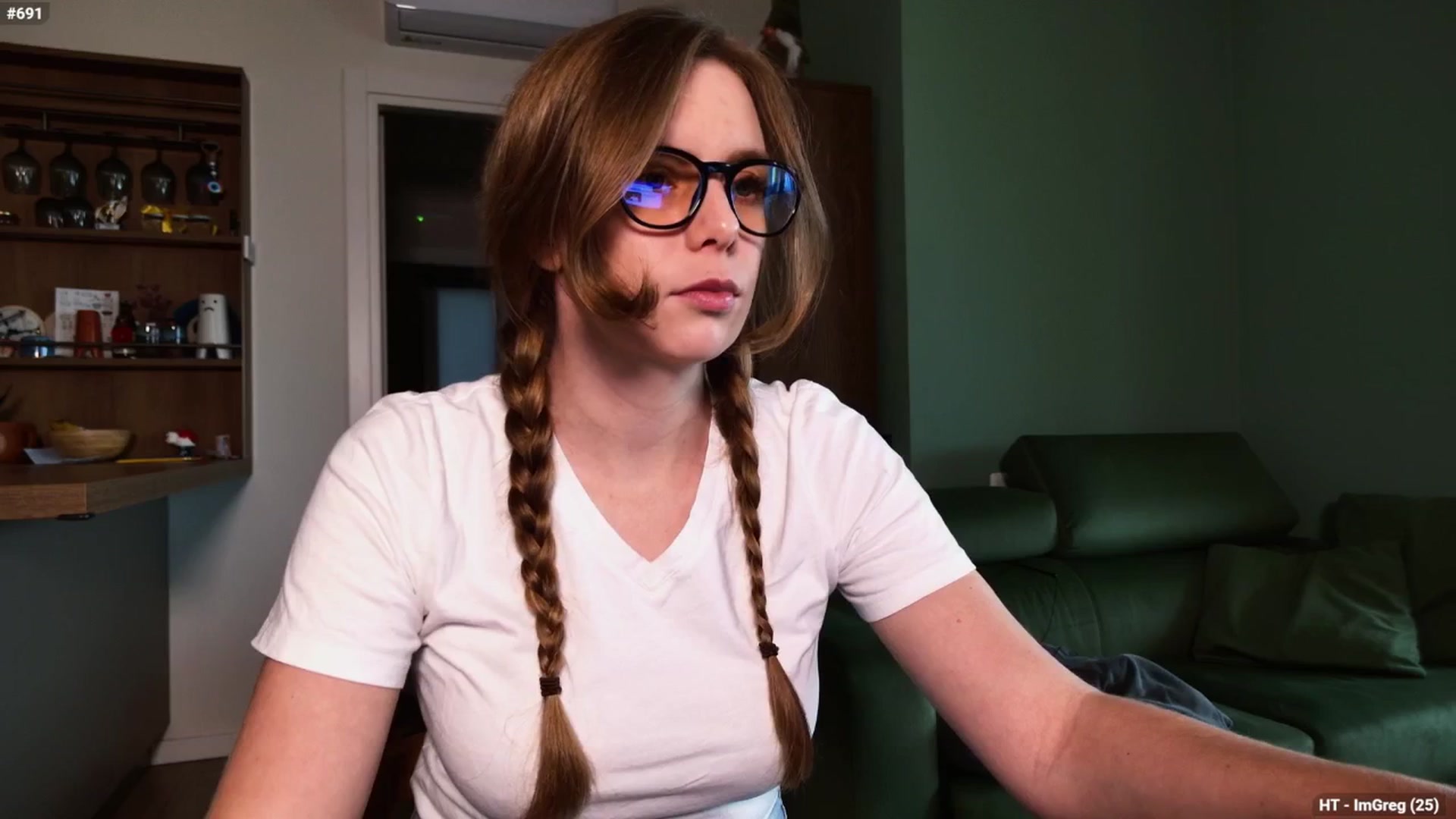 Personage video thumbnail