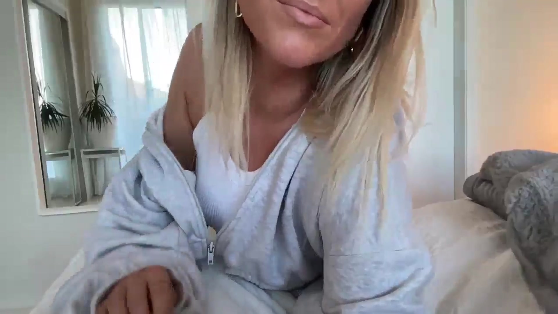 DailyTease video thumbnail