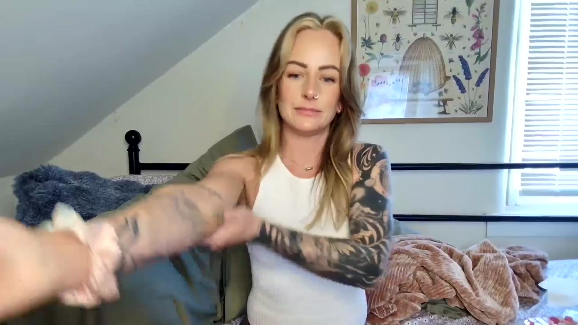 Lena_bee video thumbnail