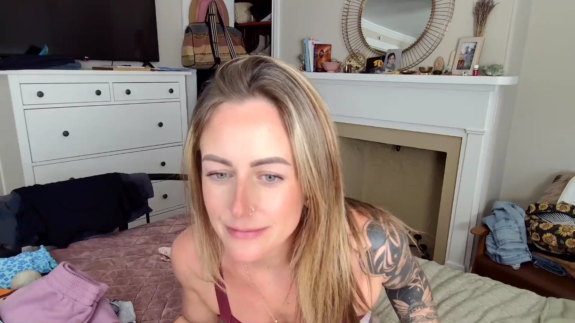 Lena_bee video thumbnail