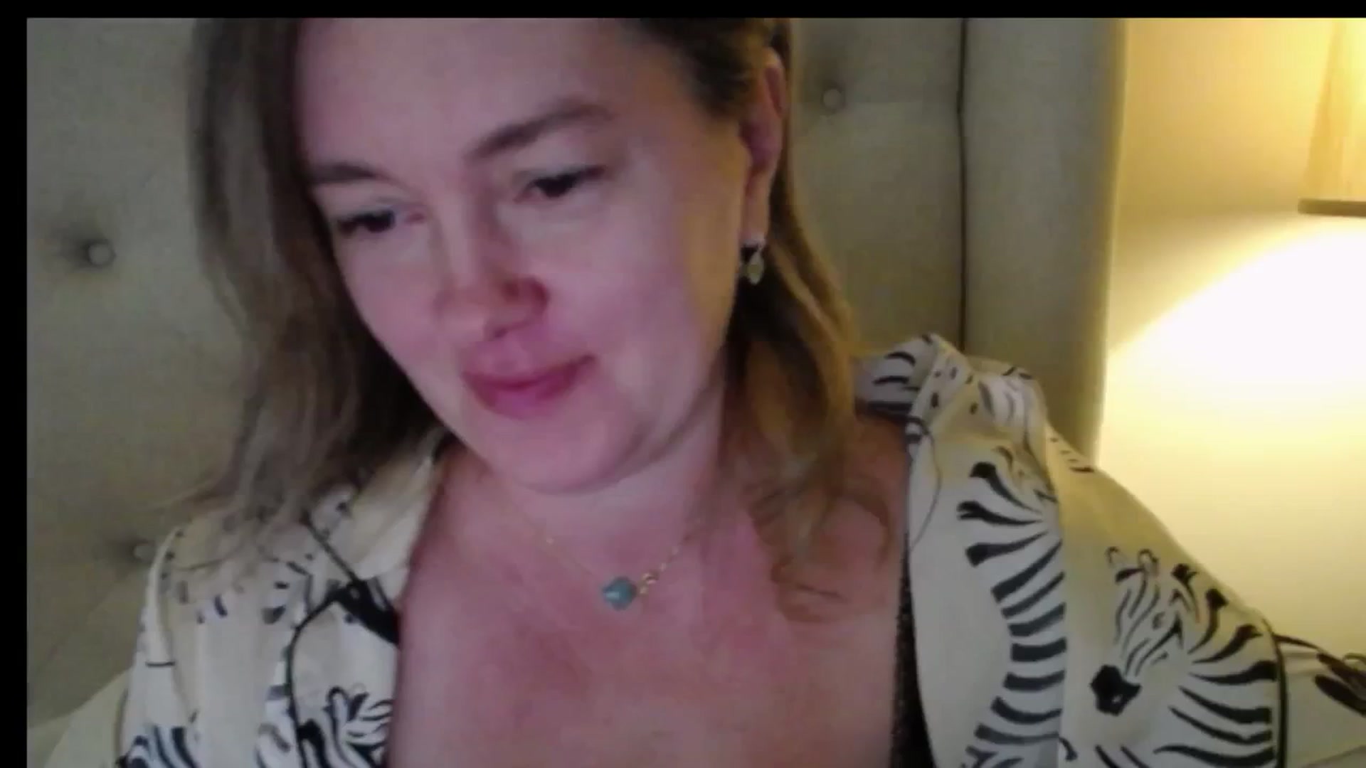 J0llye video thumbnail