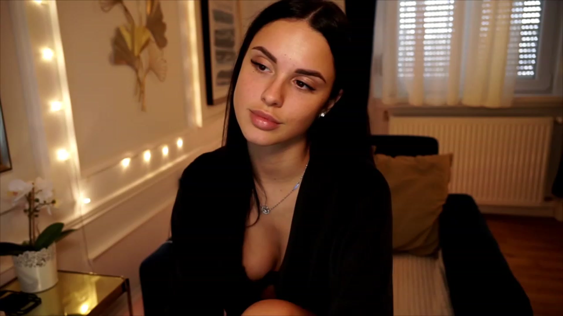 cinnabellee video thumbnail