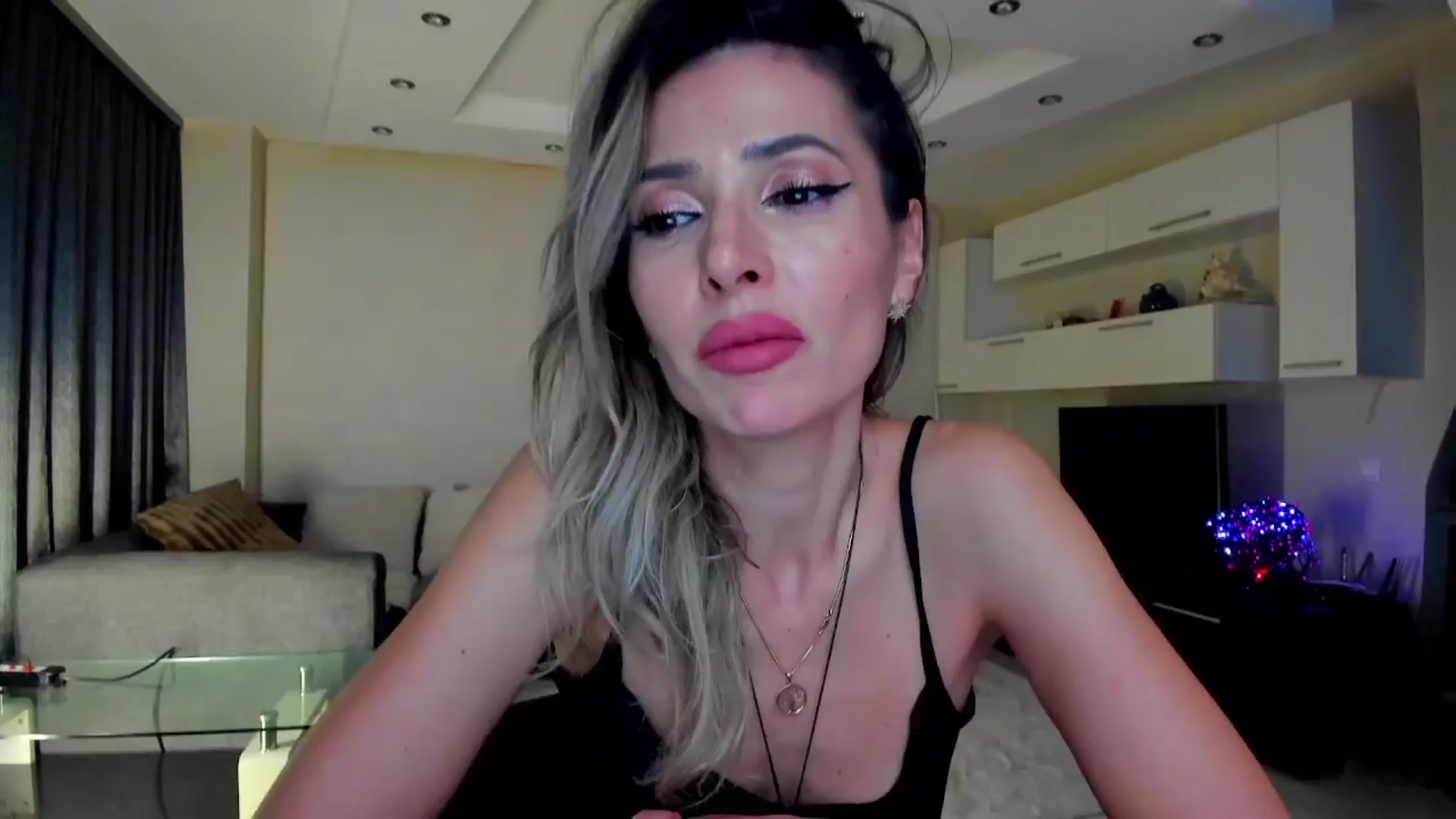 SmileyTinaa video thumbnail