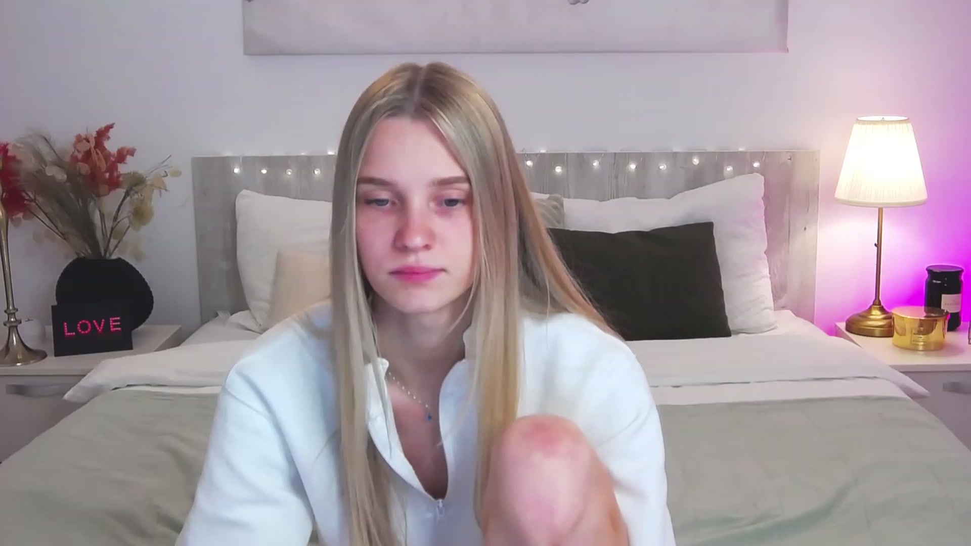 Angell_XO video thumbnail