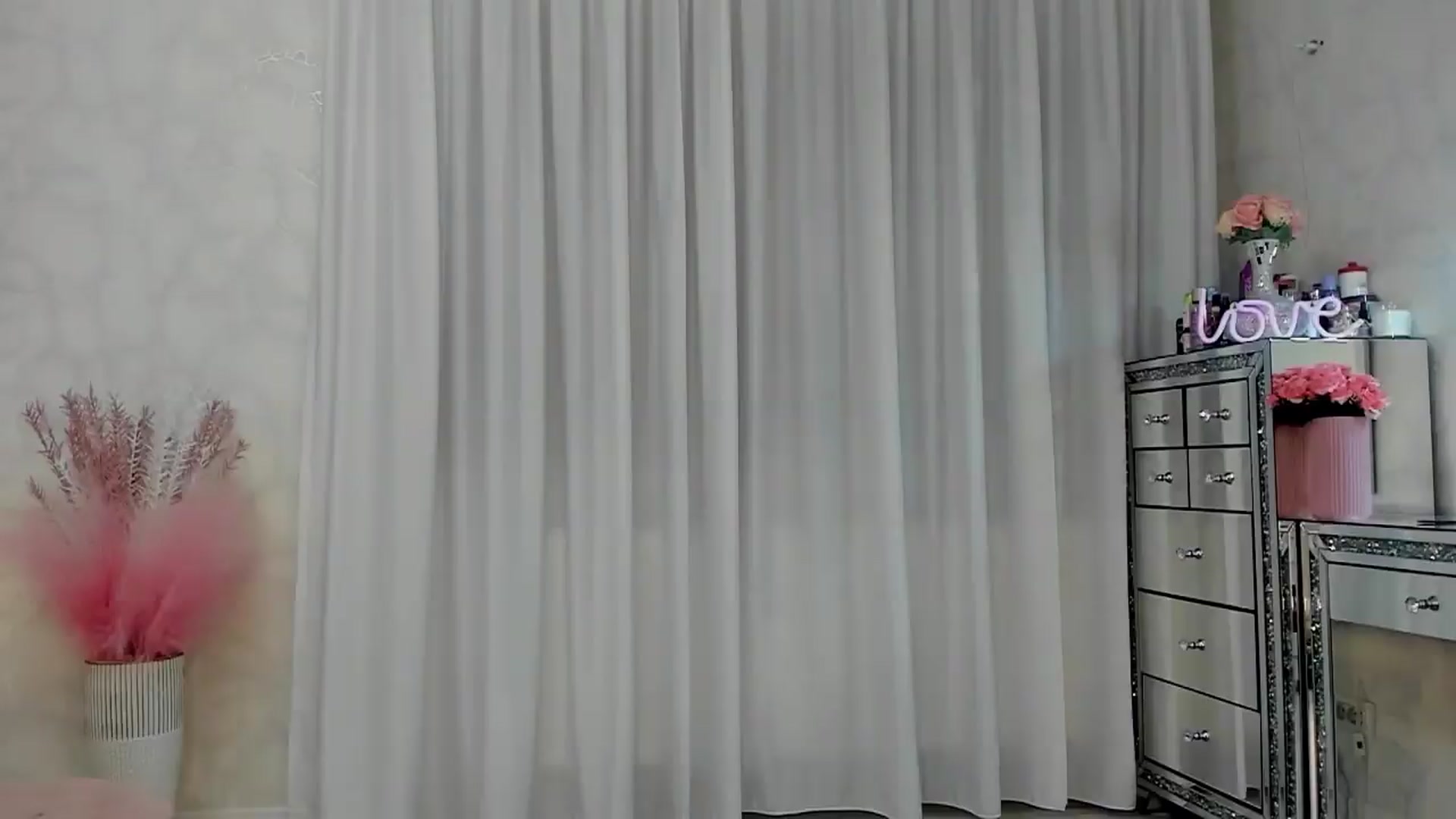 MissButterfly video thumbnail