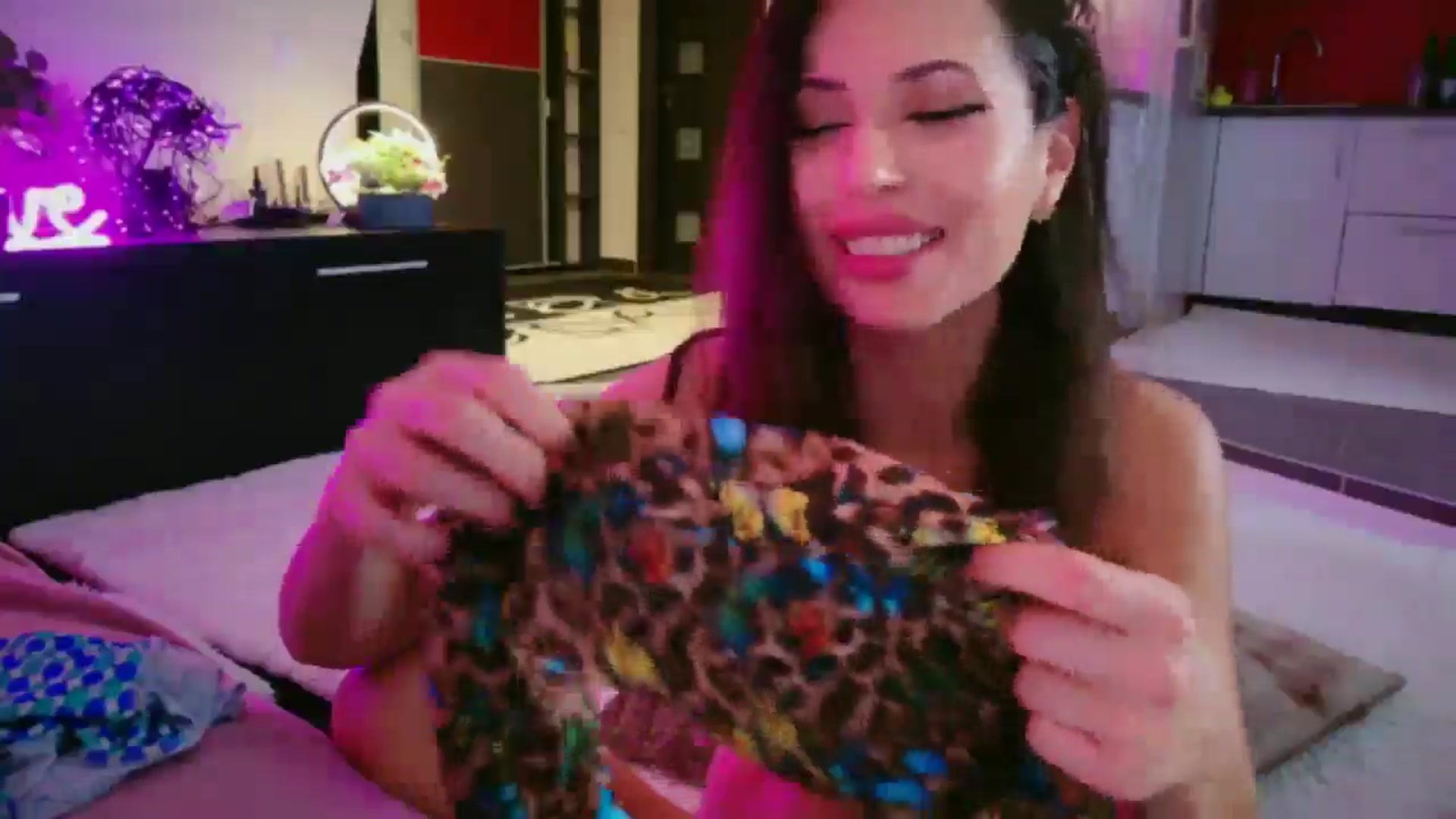 SmileyTinaa video thumbnail