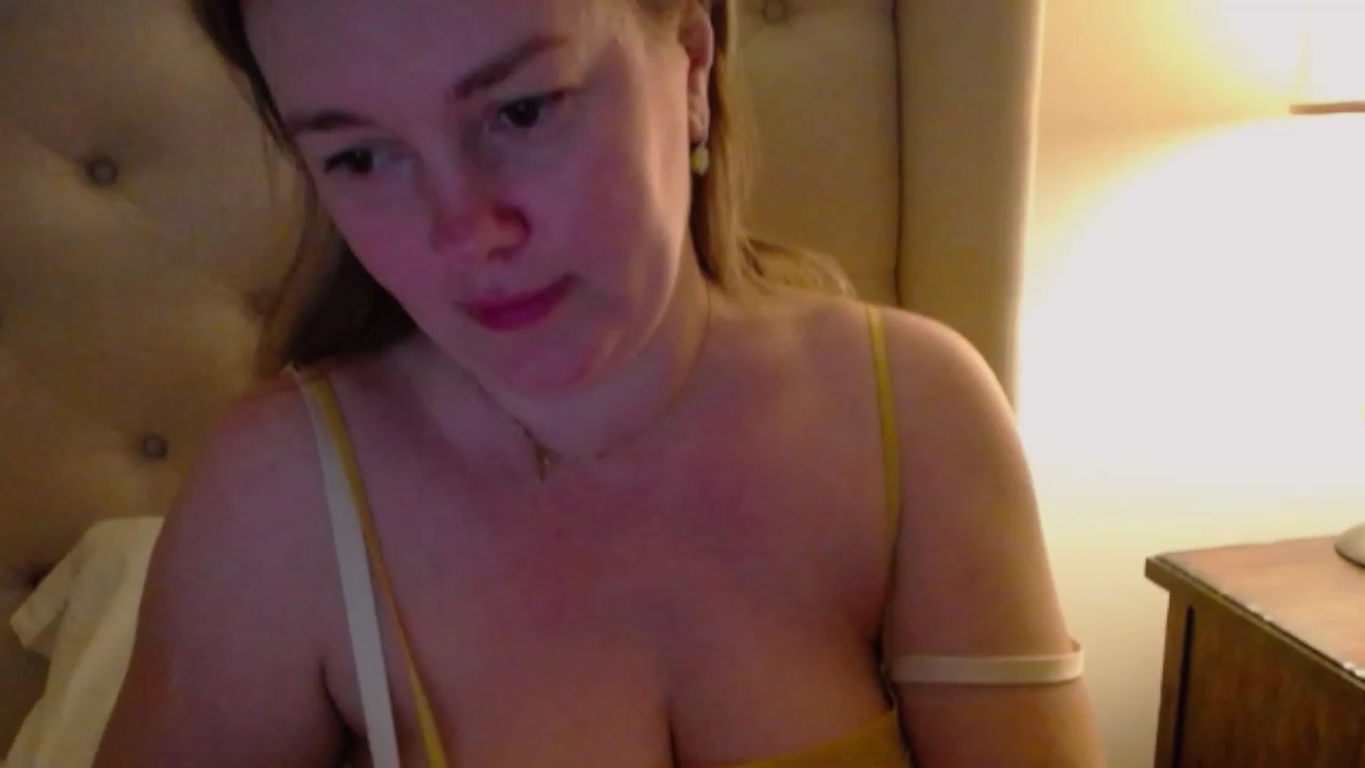 J0llye video thumbnail