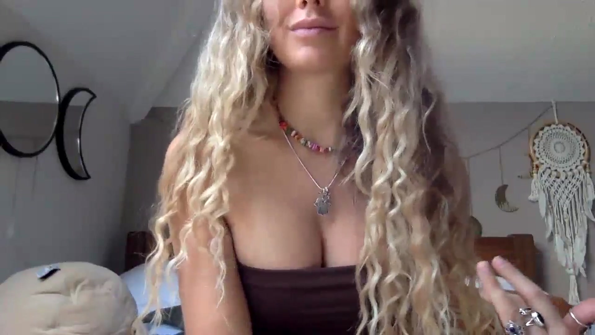 Angeleska video thumbnail
