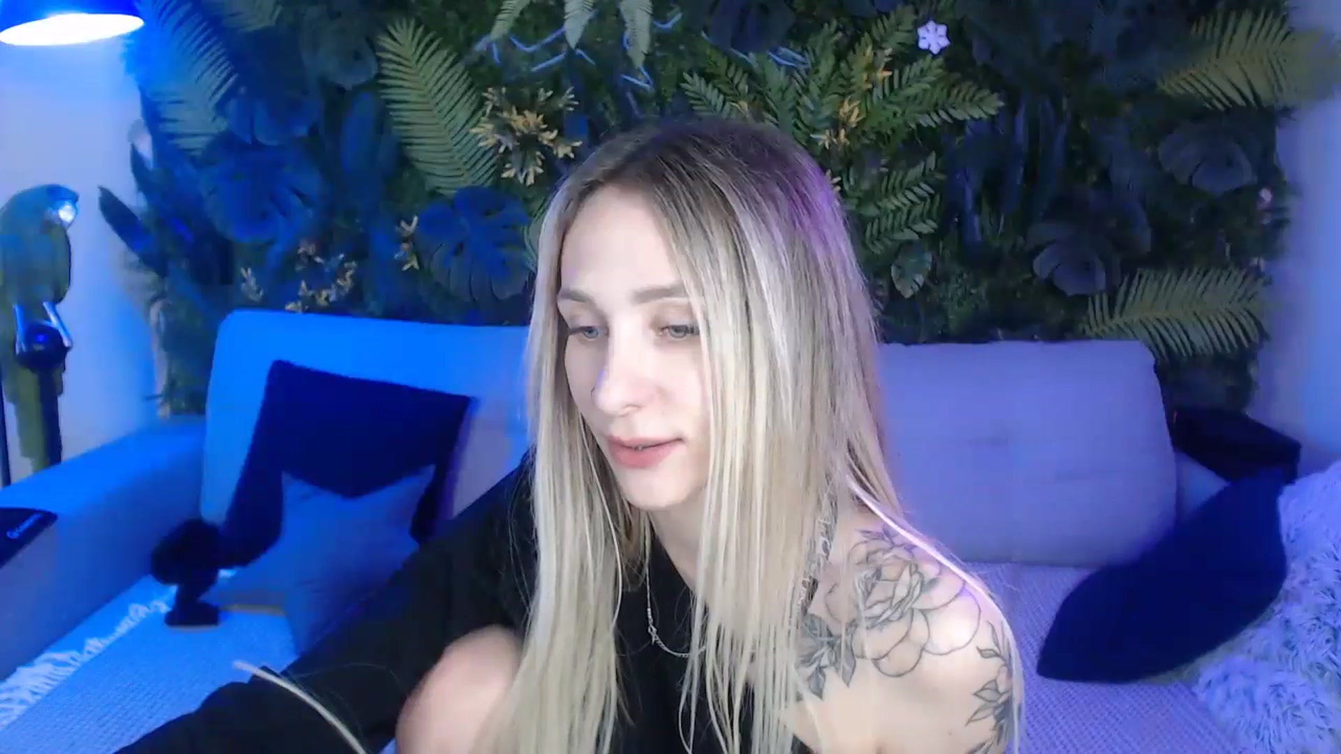 Horny_Blond video thumbnail