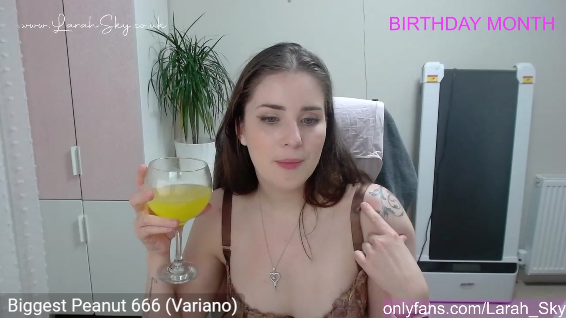 Larah_Sky video thumbnail