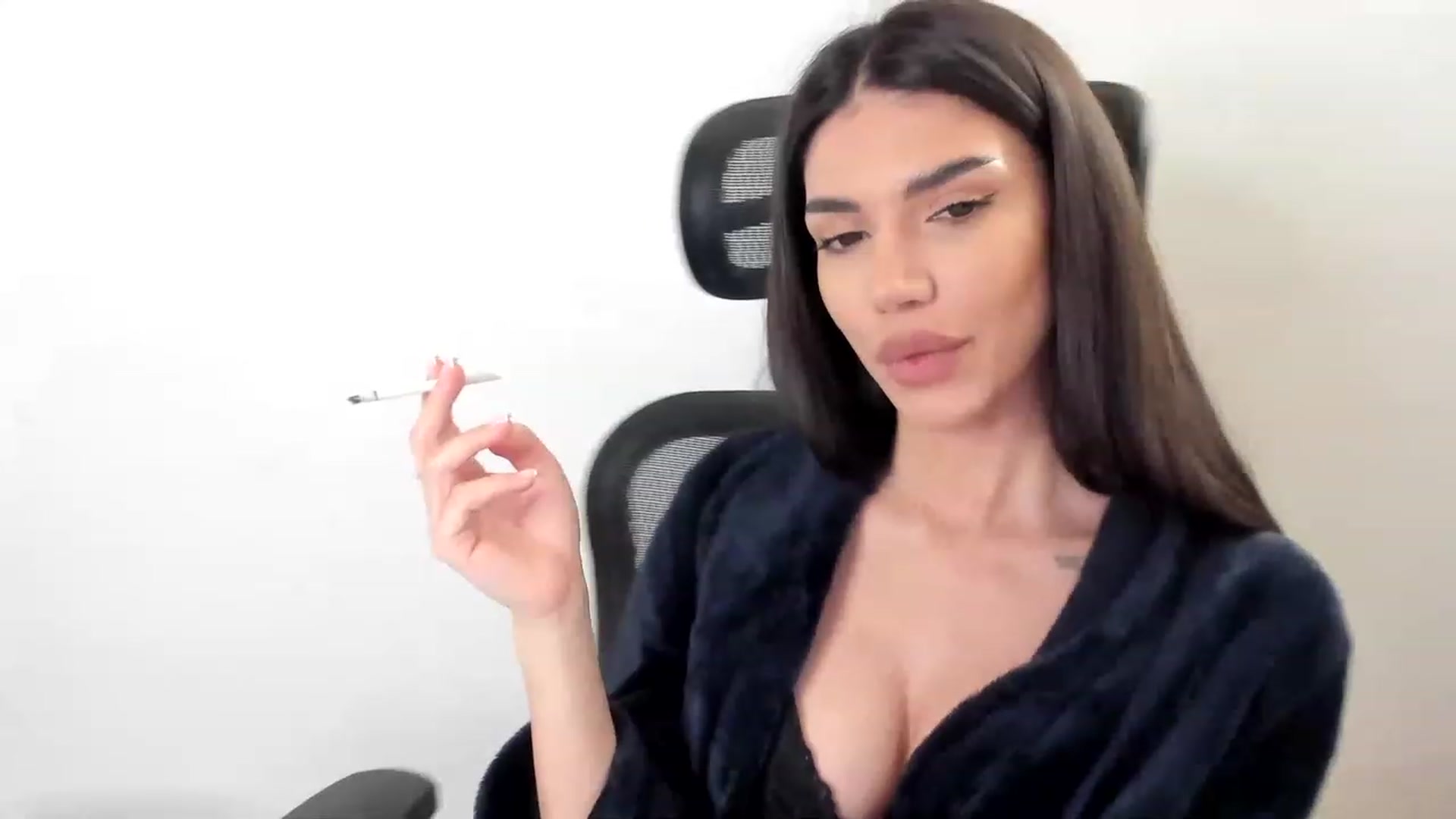 Bee_Bee video thumbnail