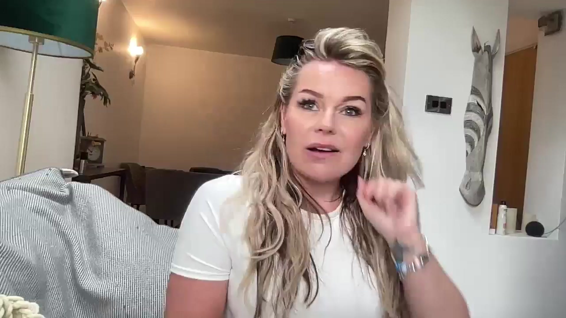 Little_L video thumbnail