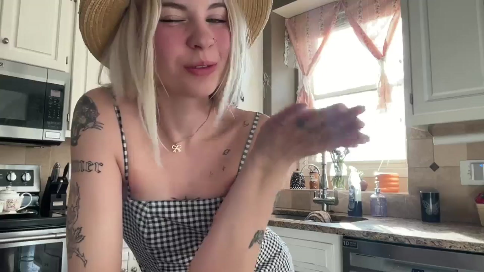 annieangel18 video thumbnail
