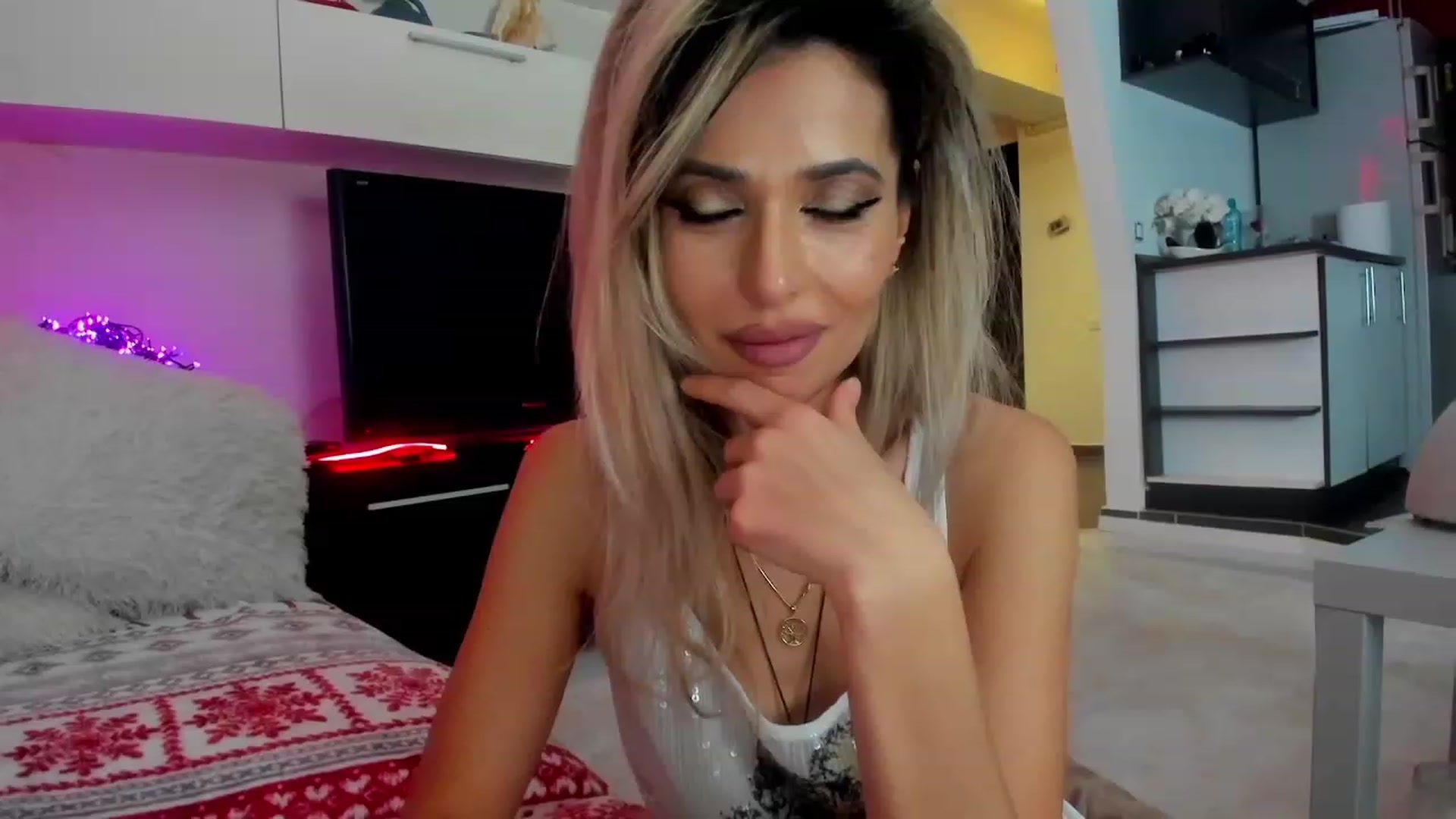 SmileyTinaa video thumbnail