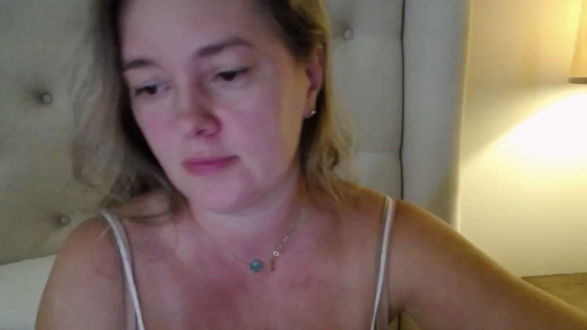 J0llye video thumbnail