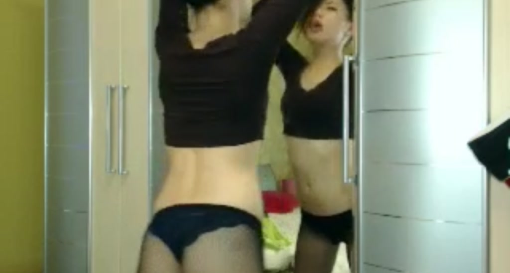 Lari_Liu video thumbnail