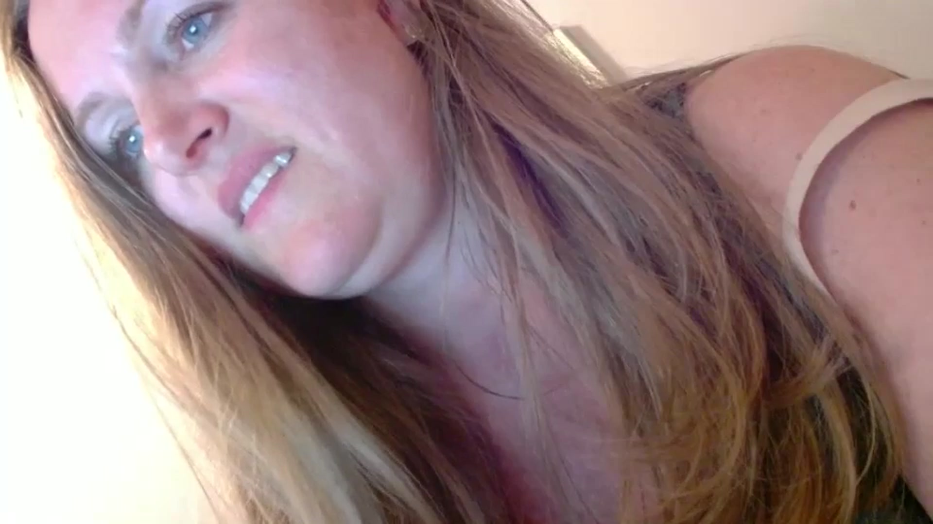 JustLily video thumbnail