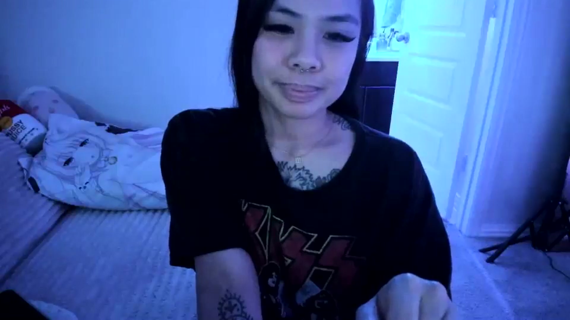dolllface video thumbnail
