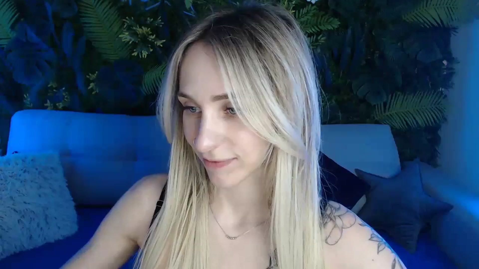 Horny_Blond video thumbnail