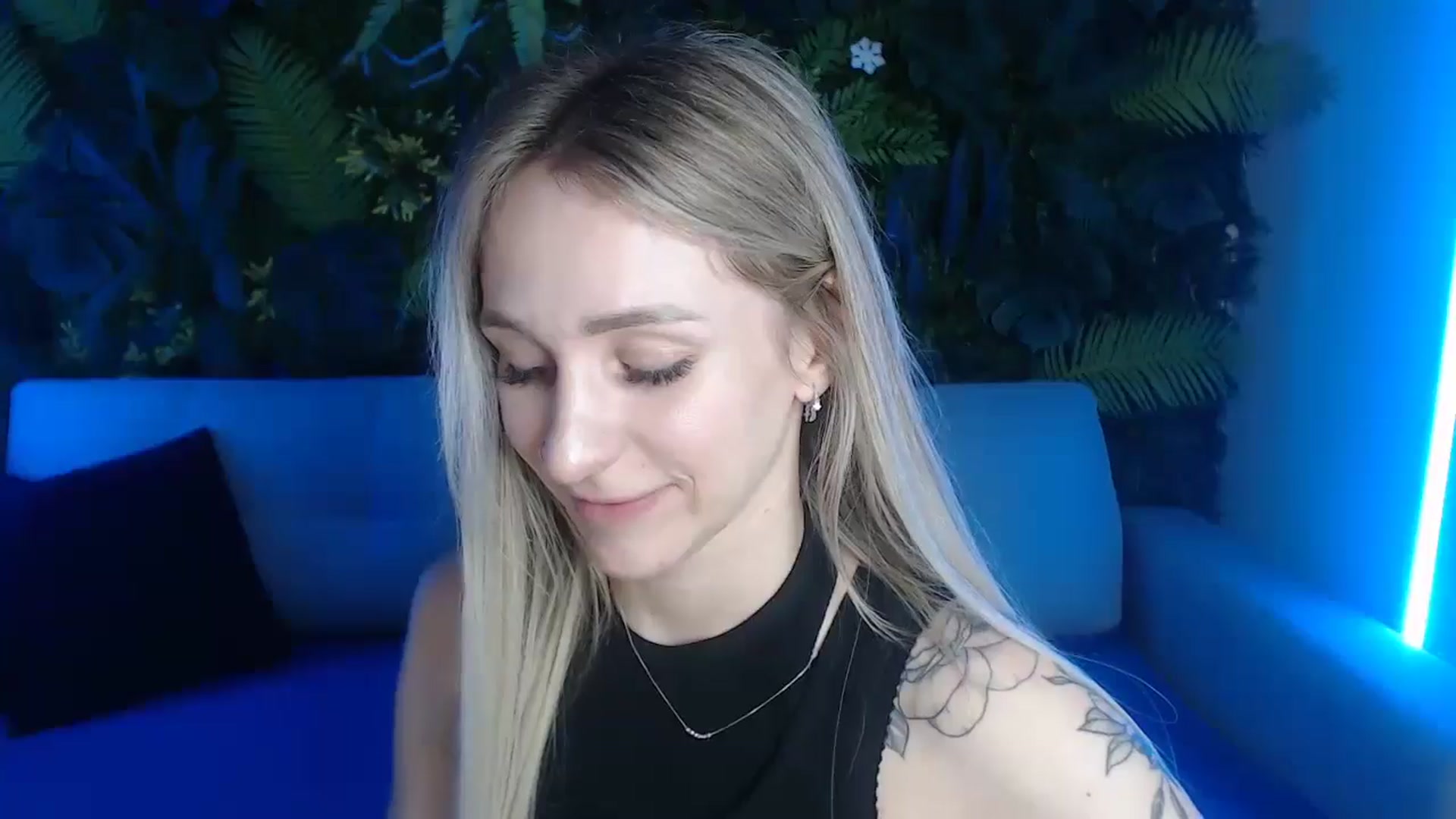 Horny_Blond video thumbnail