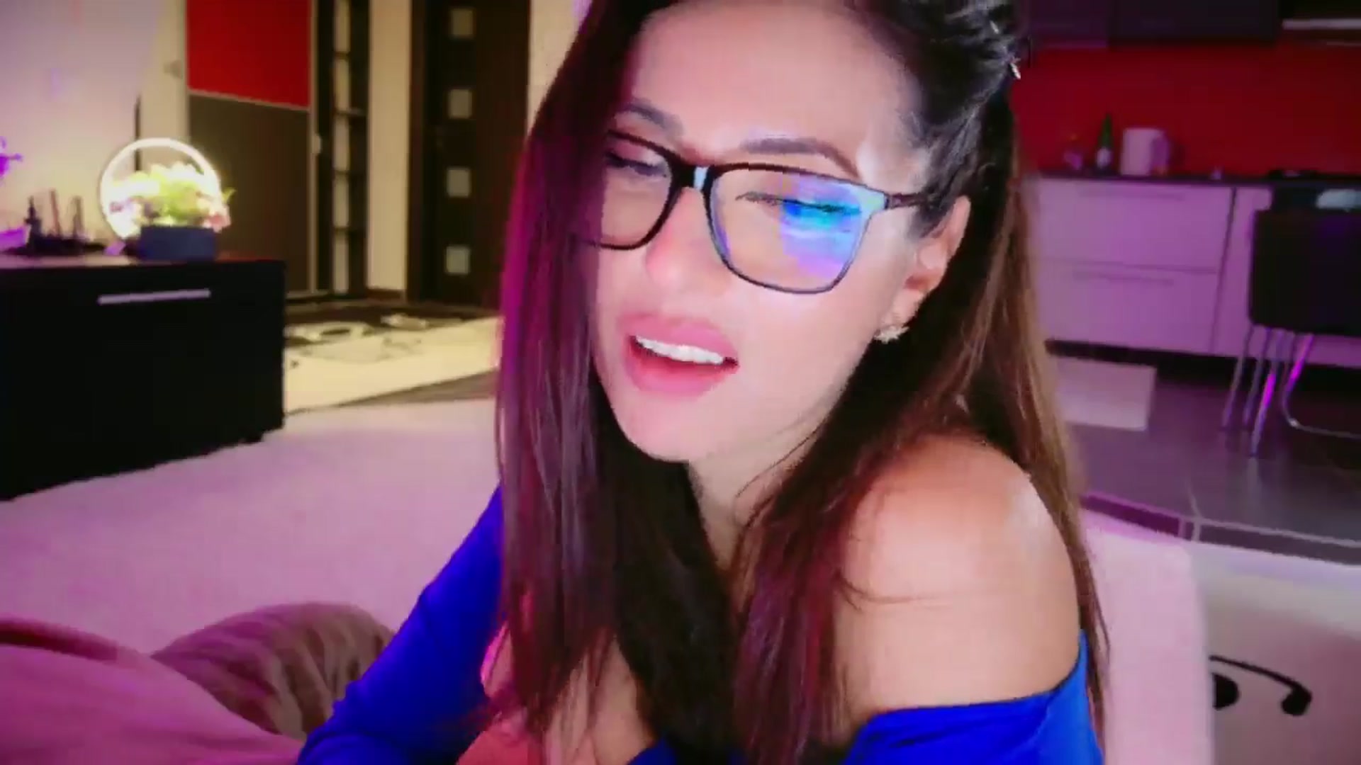 SmileyTinaa video thumbnail