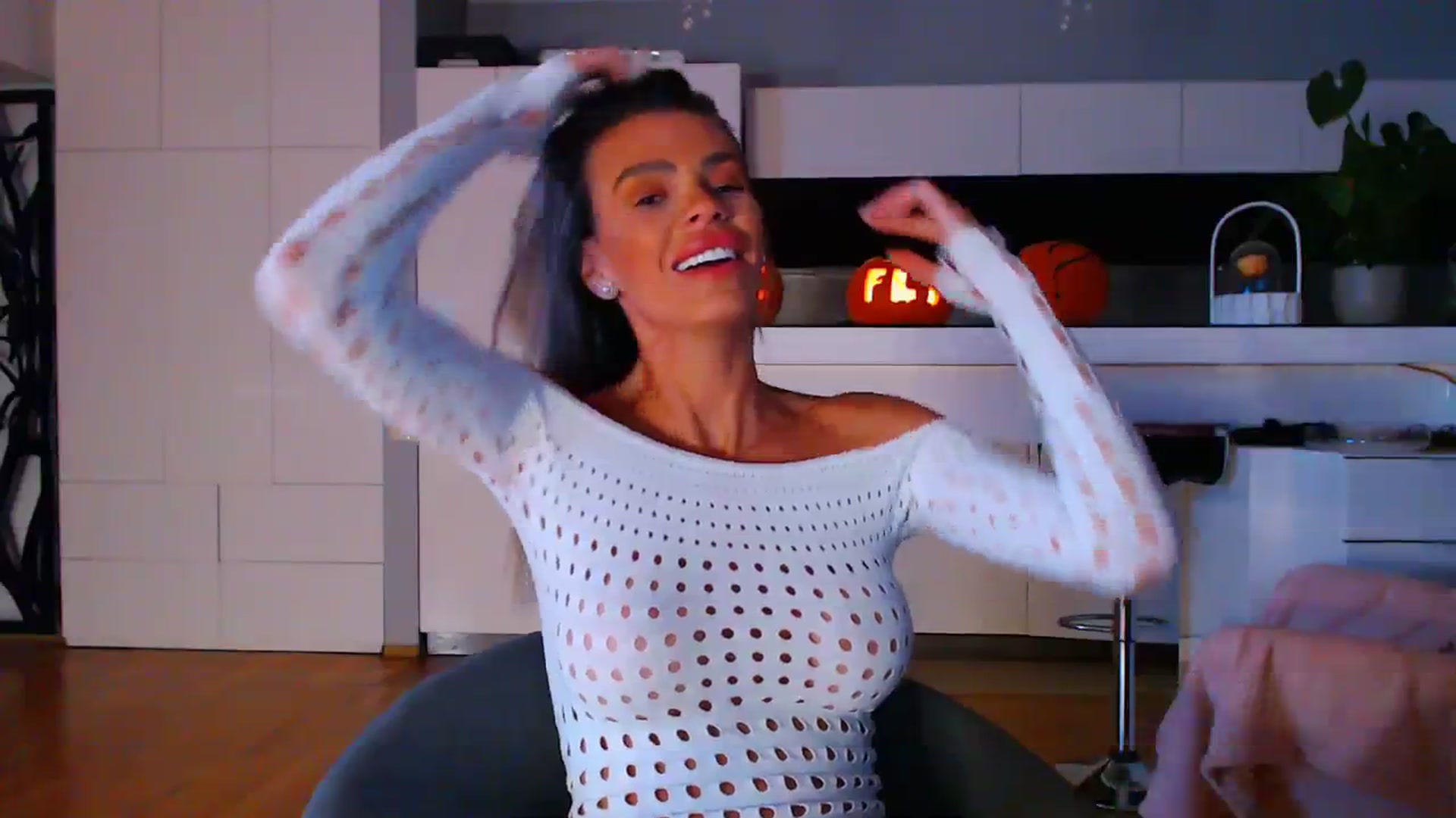 D_y_y video thumbnail