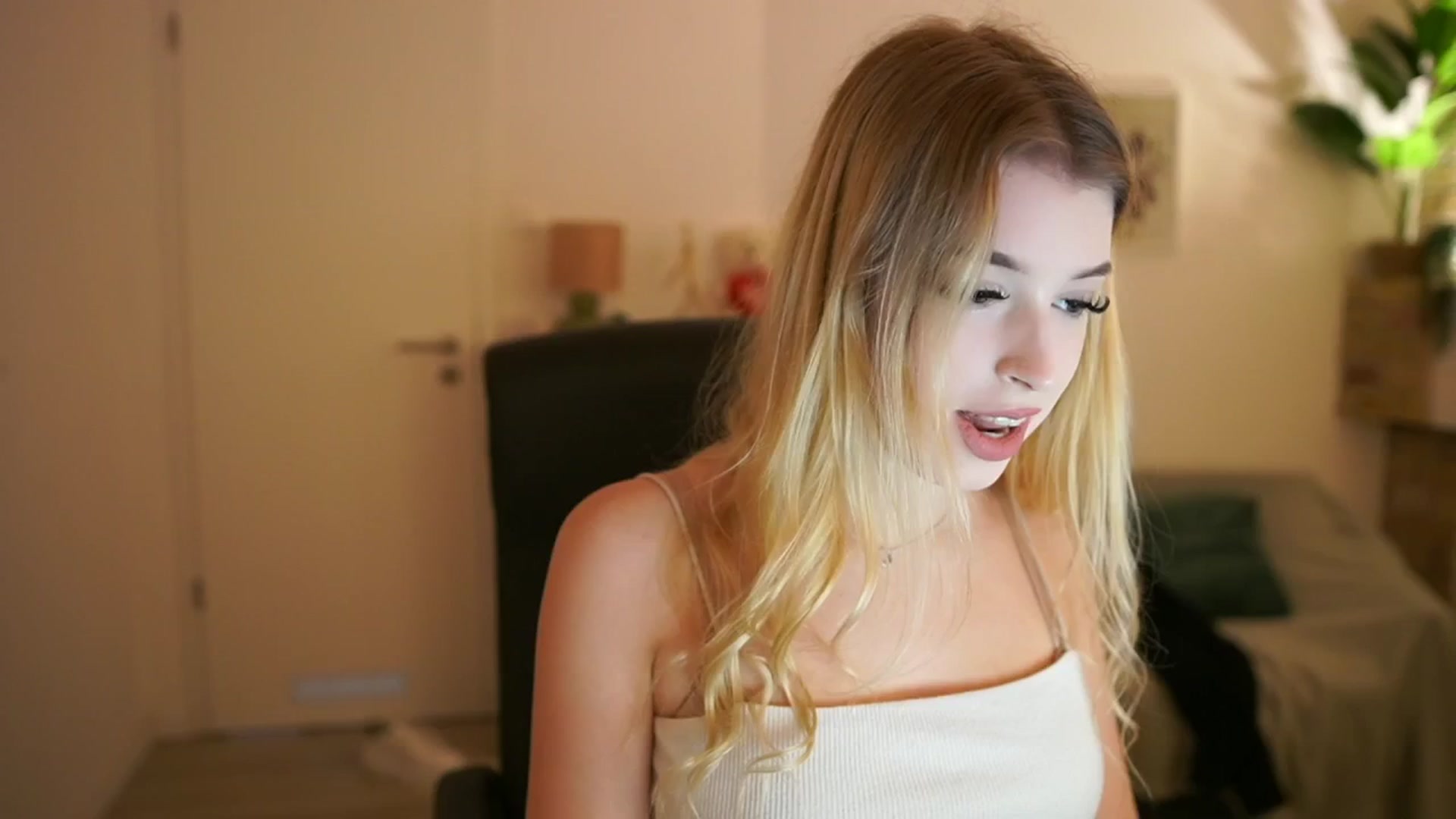 Peachyliana video thumbnail