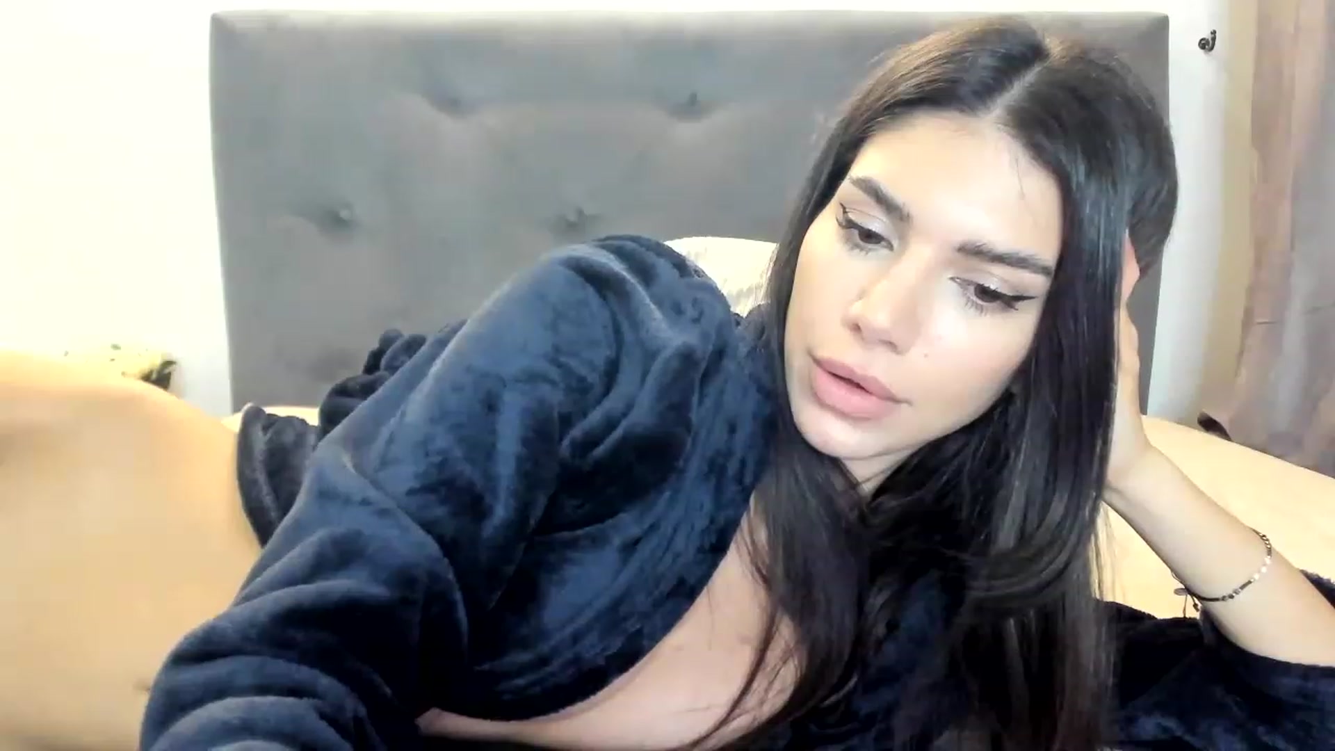 Bee_Bee video thumbnail